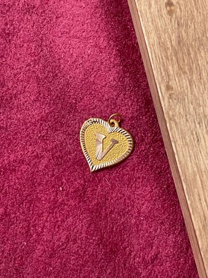 Rupen Kraft 14 Ayar Altın V Harfi Kolye Ucu Altın Kalpli Harf Kolye Ucu Altın Harf