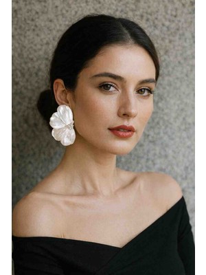 Myth Atelier Pearl Bloom Büyük Yarım Çiçek Formlu Inci Beyazı Küpe - Şık ve Gösterişli, Hediye, Zarif