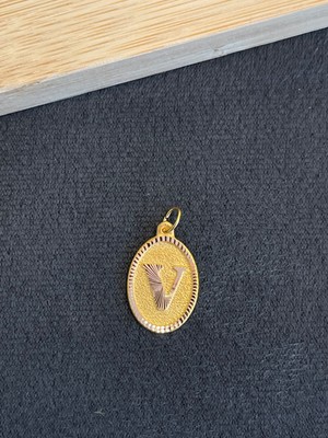 Aida Jewelss 14 Ayar Altın Harfli Kolye Ucu Klasik Model V Harfi Altın Kolye Ucu