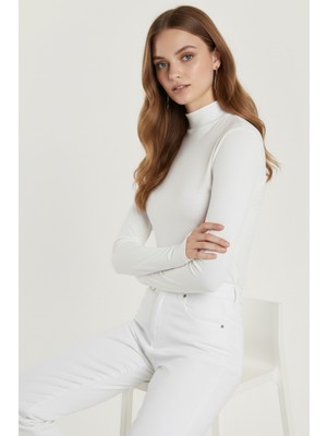 buğrahayalin Bisiklet Yaka Parmak Geçmeli Viskon Body - Beyaz