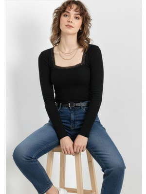 buğrahayalin Kare Yaka Dantelli Kaşkorse Bluz - Siyah