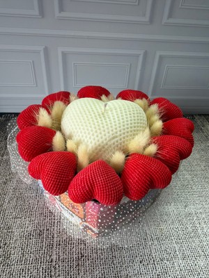 Merz Design Decor Dekoratif Kalpli Kutuda Kırmızı Beyaz Kalpli %100 Doğal Vegan Hakiki Soya Wax Mum Buketi