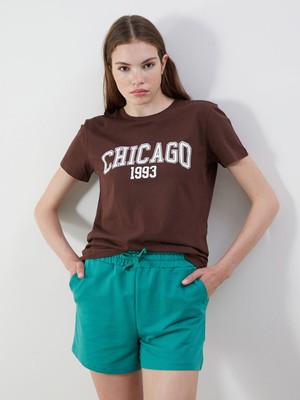 Lc Waikiki Yeni Sezon Bisiklet Yaka Chicago Baskılı Kadın Tişört