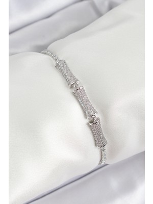 Bsre Pirinç Zirkon Taşlı Kemik Figürlü Kadın Bileklik (Gümüş Renk)