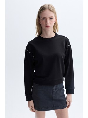 Kuş Gözü Detaylı Bisiklet Yaka Sweatshırt