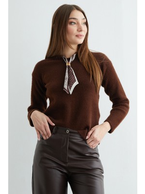 FullaModa Fular Detaylı Bisiklet Yaka Sakallı Triko Kazak