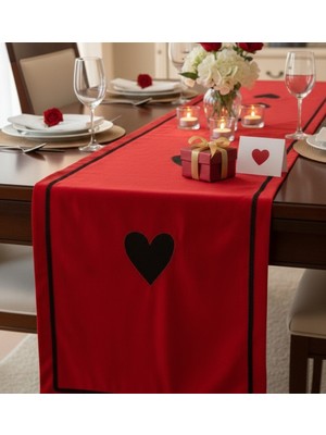 Yarımada Kadın Kooperatifi Sevgililer gününe özel, ​lüks Kadife Kalp Aplikeli Dekoratif Masa Runnerı - Kırmızı & Siyah