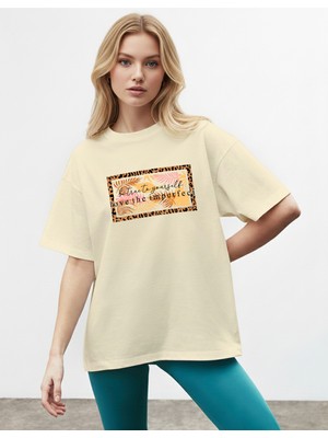 Caddekombin Kadın Leopar Palmiye Baskılı Bisiklet Yaka Bej T-Shirt