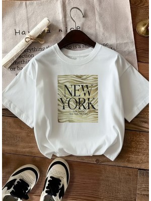 Caddekombin Kadın Zebra Desenli New York Grafik Baskılı Beyaz T-Shirt