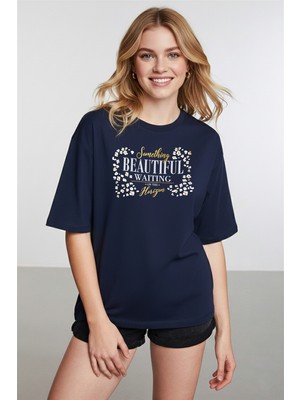 Caddekombin Kadın Leopar Desen Slogan Baskılı Bisiklet Yaka Lacivert T-Shirt