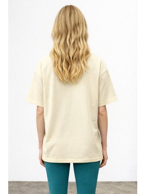 Caddekombin Kadın Gold Yazılı Prenses Fiyonk Baskılı Bej T-Shirt