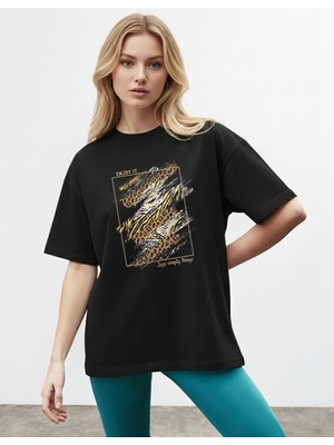 Caddekombin Kadın Gold ve Zebra Desenli Enjoy It Yazılı Siyah T-Shirt