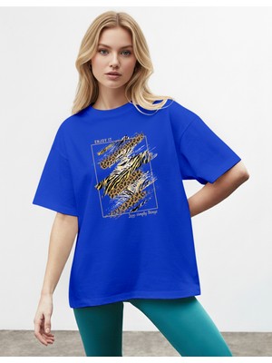 Caddekombin Kadın Gold ve Zebra Desenli Enjoy It Yazılı Saks Mavi T-Shirt