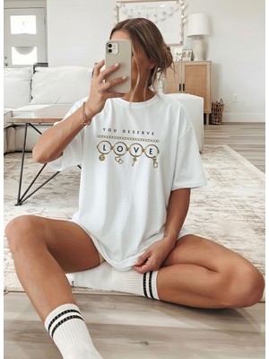 Caddekombin Kadın Gold Detaylı Love Yazılı Bisiklet Yaka Beyaz T-Shirt