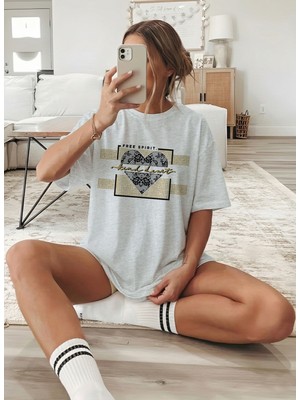Caddekombin Kadın Dantelli Kalp Detaylı Baskılı Gri T-Shirt