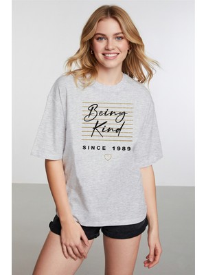 Caddekombin Kadın Altın Yaldız Çizgi Baskı  Detaylı  Gri T-Shirt