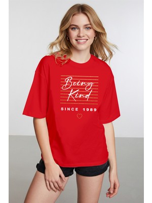 Caddekombin Kadın Altın Yaldız Çizgi Baskı Detaylı Kırmızı T-Shirt