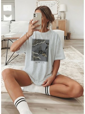 Caddekombin Kadın Botanik Illüstrasyonlu Grafik Baskılı  Gri T-Shirt