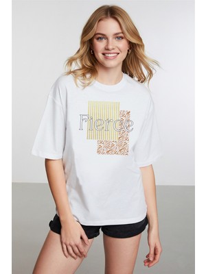 Caddekombin Kadın Fierce Grafik Baskılı Basic Beyaz T-Shirt