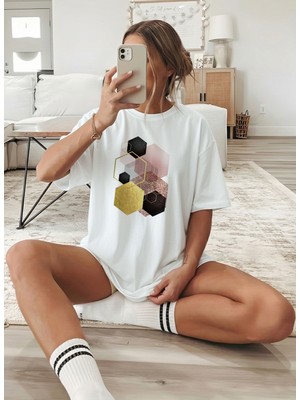 Caddekombin Kadın Modern Bal Peteği Desenli Beyaz T-Shirt