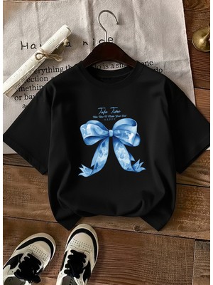 Caddekombin Kadın Büyük Mavi Kurdele Detaylı Siyah T-Shirt