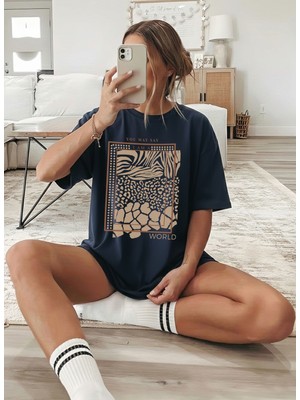 Caddekombin Kadın World Baskılı Bisiklet Yaka Lacivert T-Shirt