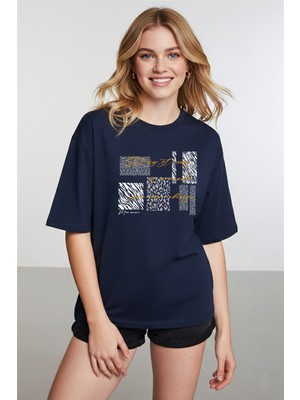 Caddekombin Kadın Zebra ve Leopar Detaylı Bisiklet Yaka Lacivert T-Shirt