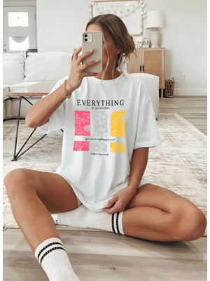 Caddekombin Kadın Renkli Çiçek Baskılı Motivasyon Beyaz T-Shirt