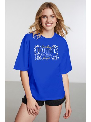 Caddekombin Kadın Leopar Desen Slogan Baskılı Bisiklet Yaka Saks Mavi T-Shirt