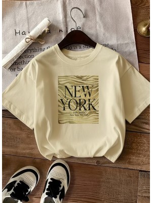 Caddekombin Kadın Zebra Desenli New York Grafik Baskılı Bej T-Shirt