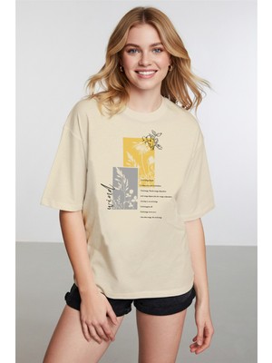 Caddekombin Kadın Batik Desenli Çiçek Baskılı Bisiklet Yaka Bej T-Shirt