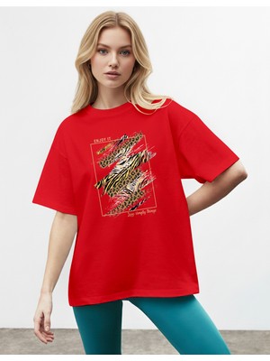 Caddekombin Kadın Gold ve Zebra Desenli Enjoy It Yazılı Kırmızı T-Shirt