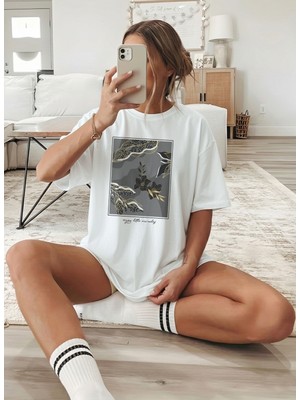 Caddekombin Kadın Botanik Illüstrasyonlu Grafik Baskılı Beyaz T-Shirt