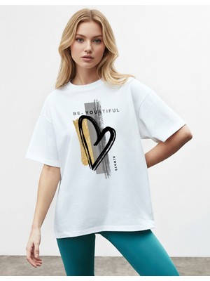 Caddekombin Kadın Kalp Figürlü Be-Youatiful Yazılı Bisiklet Yaka Beyaz T-Shirt