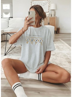 Caddekombin Kadın Gold Detaylı Love Yazılı Bisiklet Yaka Gri T-Shirt