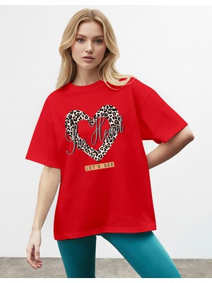 Caddekombin Kadın Leopar Kalp Baskılı Bisiklet Yaka Kırmızı T-Shirt
