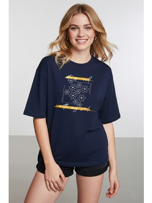 Caddekombin Kadın Papatya Desenli It Is Well Yazılı Bisiklet Yaka Lacivert T-Shirt