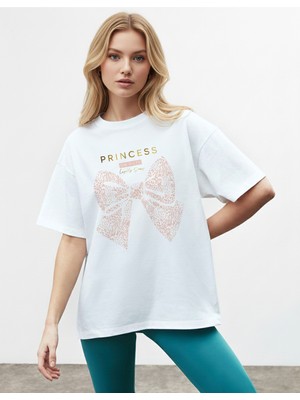 Caddekombin Kadın Gold Yazılı Prenses Fiyonk Baskılı Beyaz T-Shirt
