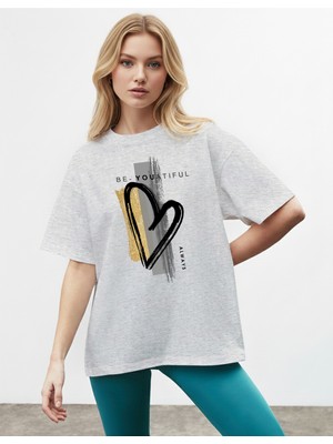Caddekombin Kadın Kalp Figürlü Be-Youatiful Yazılı Bisiklet Yaka Gri T-Shirt