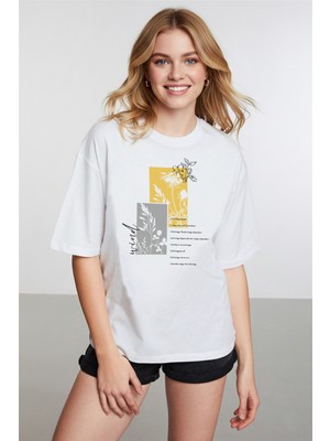 Caddekombin Kadın Batik Desenli Çiçek Baskılı Bisiklet Yaka Beyaz T-Shirt