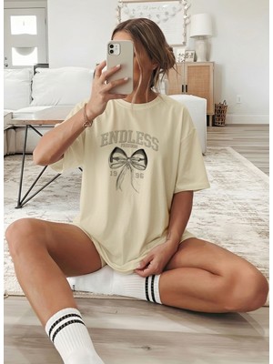 Caddekombin Kadın Gümüş Fiyonk Baskılı Baskılı Bisiklet Yaka Bej T-Shirt