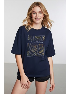 Caddekombin Kadın Işıltılı Dalga Grafik Baskılı Lacivert T-Shirt