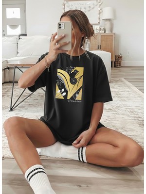 Caddekombin Kadın Karahindiba ve Yaprak Baskılı Bisiklet Yaka Siyah T-Shirt