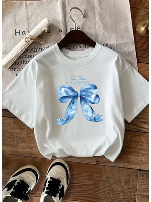 Caddekombin Kadın Büyük Mavi Kurdele Detaylı Beyaz T-Shirt