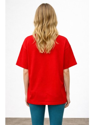 Caddekombin Kadın Portre Baskılı Çiçek Detaylı Kırmızı T-Shirt