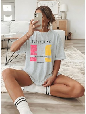 Caddekombin Kadın Renkli Çiçek Baskılı Motivasyon Gri T-Shirt