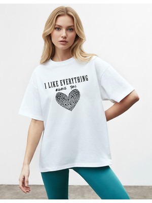 Caddekombin Kadın Kristal Işıltılı Kalp Figürlü Beyaz T-Shirt