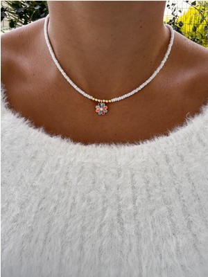 Hercy Doğal Cam Boncuklu Papatya Kolye | Minimalist Kolye | Renkli Çiçekli Kolye | Beyaz Boncuklu Kolye