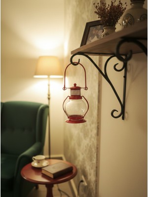 Artepieza Retro Kırmızı Dekoratif Gemici Feneri - Dekoratif Obje Şamdan ve Mumluk-Vintage Tasarım Dekoratif Gaz Lambası Görünümlü Fener 12*8 cm