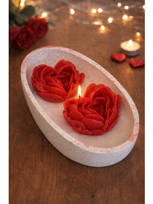 Gül Şeklinde Kırmızı Kalp Mum Seti – Polyester Tabakta Gül Kokulu Dekoratif Mumluk